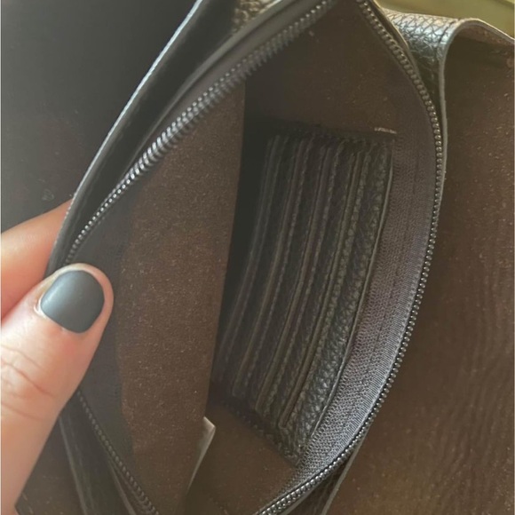 Street level black clutch w/tassel - Picture 6 of 6